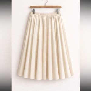 Elegant Cream Women's pleated Skirt Size Medium